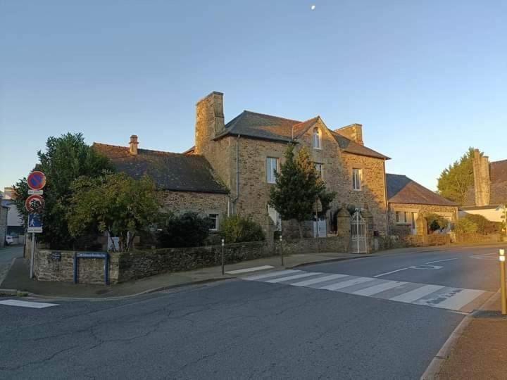 La Menardiere Serenitatis Chambre D'Hotes Petit Dejeuner Compris Corseul Exterior photo